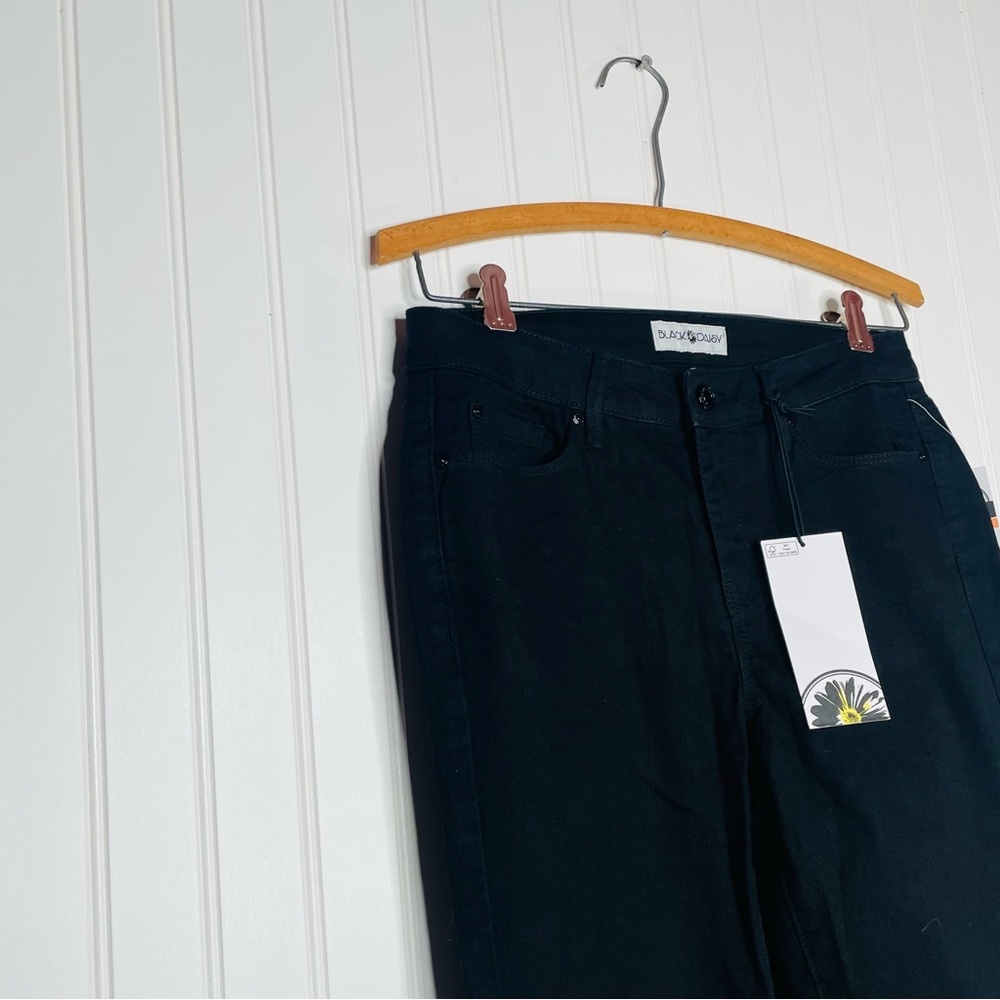 Black Daisy Cha Cha Flare Cropped Jeans - Picture 4 of 7